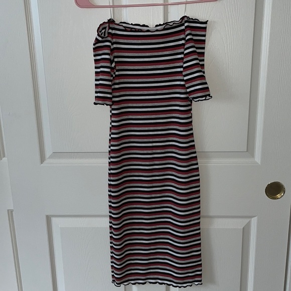 Caution To The Wind Dresses & Skirts - 🦋stripped off the shoulder body con dress